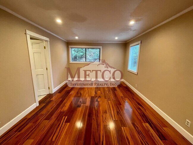 Building Photo - 24401