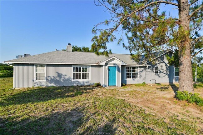 Building Photo - 7 acres with 5 bed, 3 bath less than 25 minutes from town!