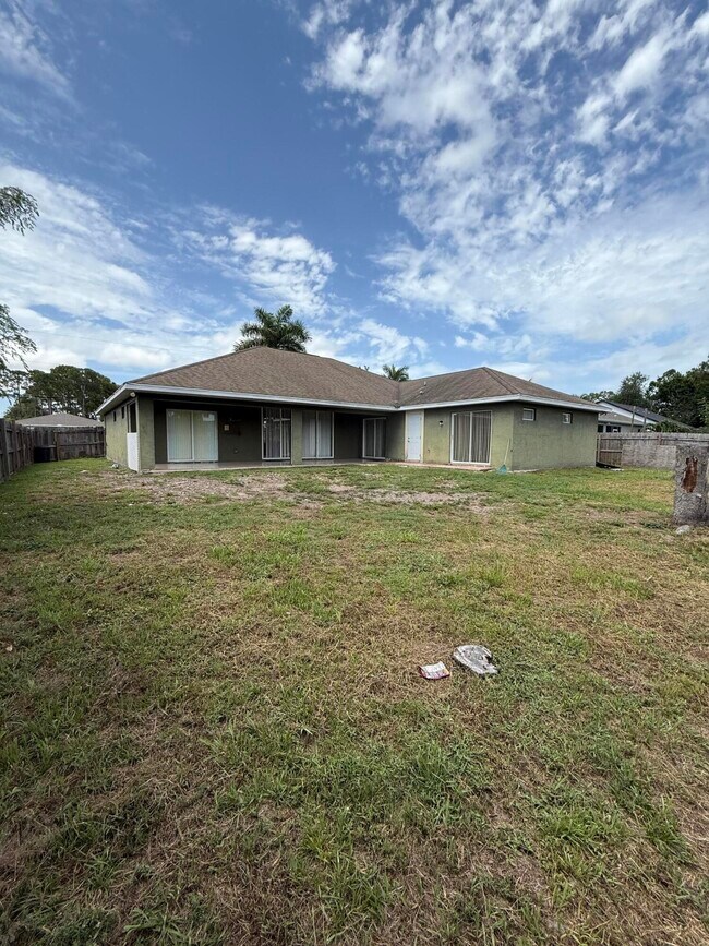 Building Photo - 1214 SW Emerald Ave