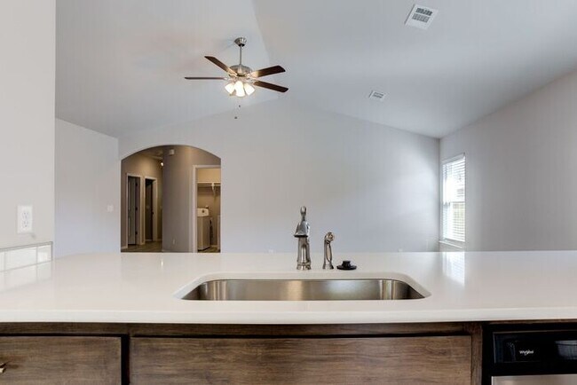 Building Photo - MOVE-IN SPECIAL!! | $500 Credit When You A...