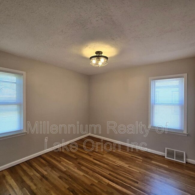 Building Photo - 136 W Princeton Ave