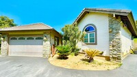 Building Photo - The Perfect Country Home, just minutes to ...