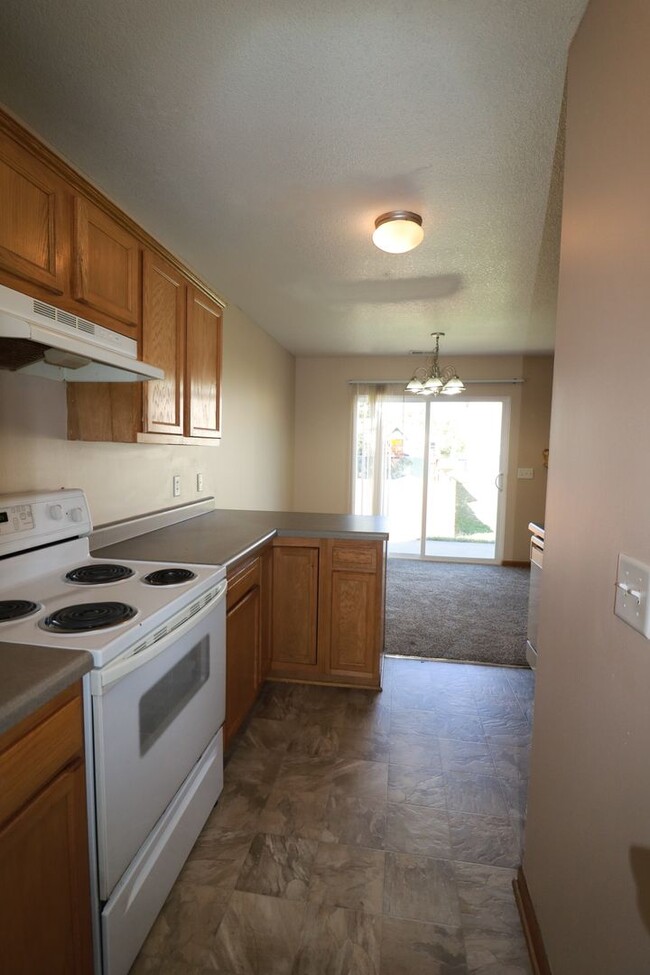 Building Photo - AWESOME 3 BEDROOM HOME CLOSE TO FORT RILEY