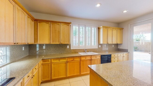 Building Photo - Beautiful 4 bedroom 3 full bath home with 2,902 Sq. FT. of living space.
