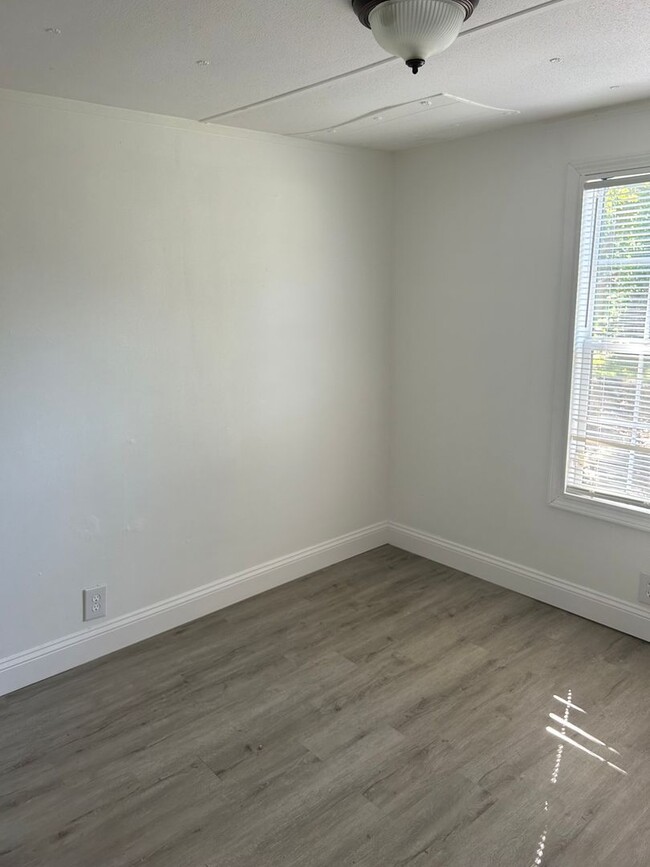 Building Photo - Greenville, 3BD/2.BA, 1536