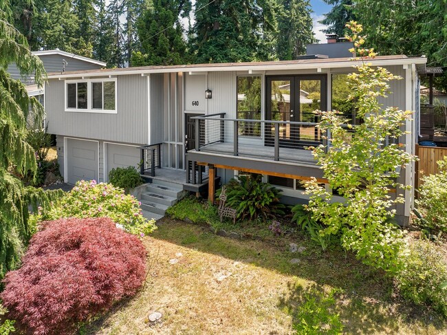 Building Photo - Beautifully Remodeled 3 Bed/2 Bath Edmonds...