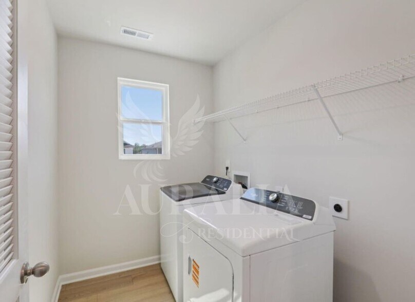 Building Photo - 805 Ottawa Dr