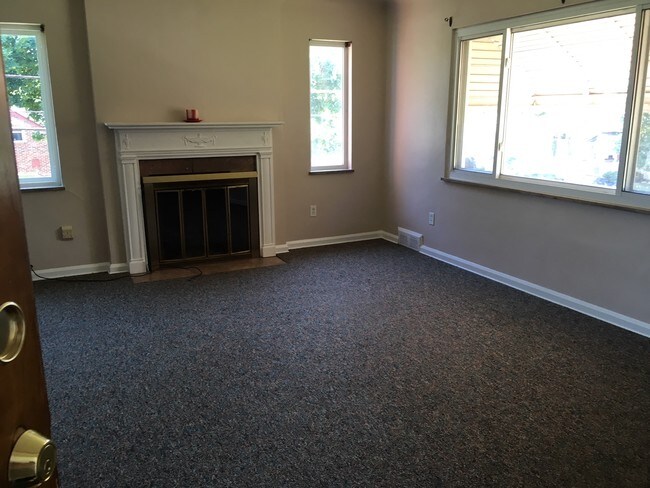 Building Photo - 4102 Woodmont Rd