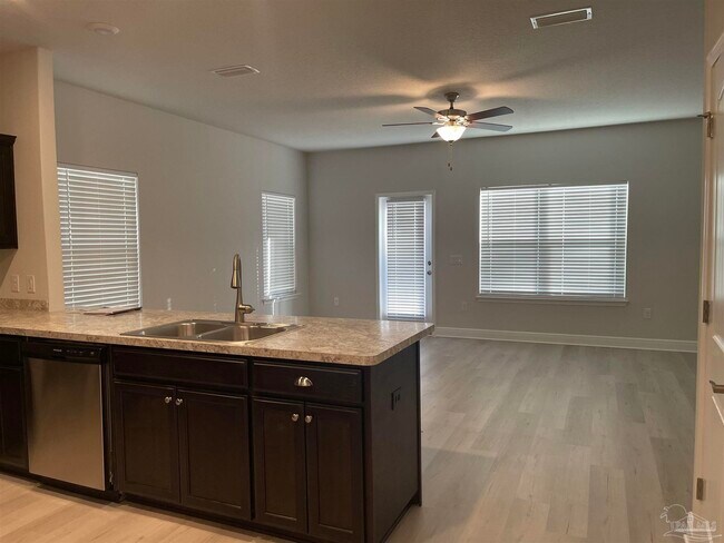 Building Photo - 395 Hilburn Ln