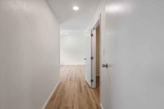 Building Photo - 2401 Jim Lee Rd