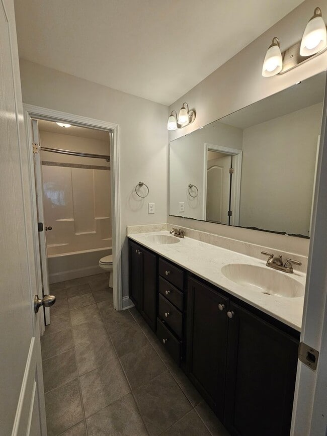 Building Photo - NEW LISTING!!!!!