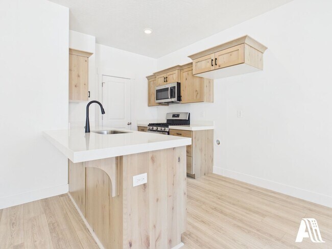 Building Photo - 443 E 650 N