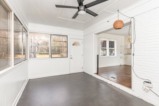 Building Photo - 6701 Lynmont Dr