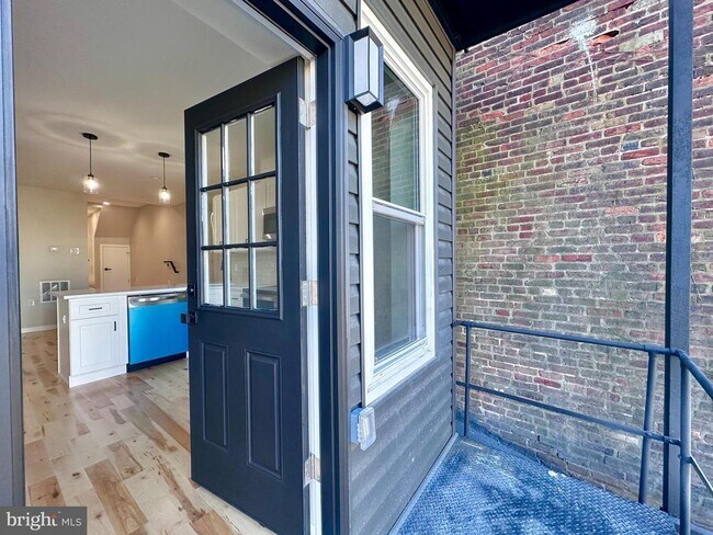 Building Photo - 2821 W Girard Ave