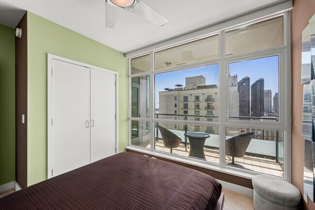 Building Photo - West Facing Downtown Condo for Rent!