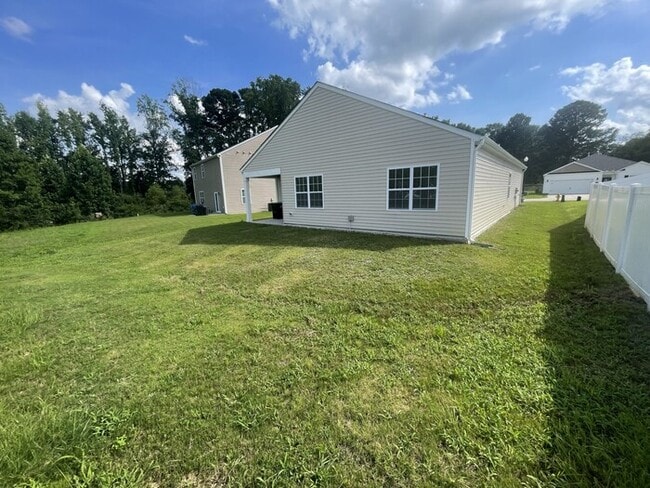 Building Photo - 908 Sea Holly Dr