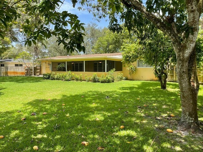Building Photo - 361 SW 60th Ave