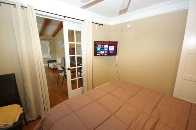 Building Photo - 865 Virginia Cir NE