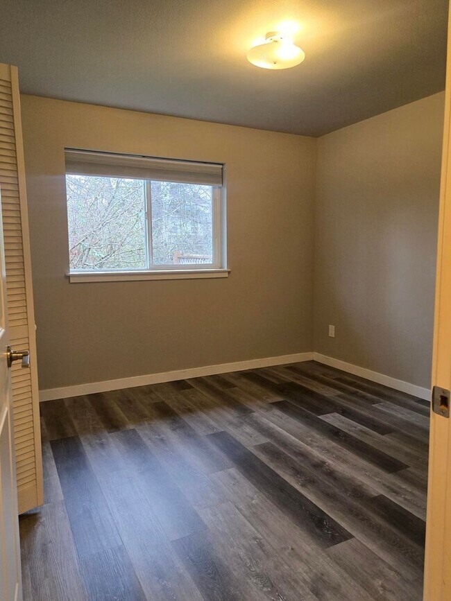 Building Photo - 702 E Street