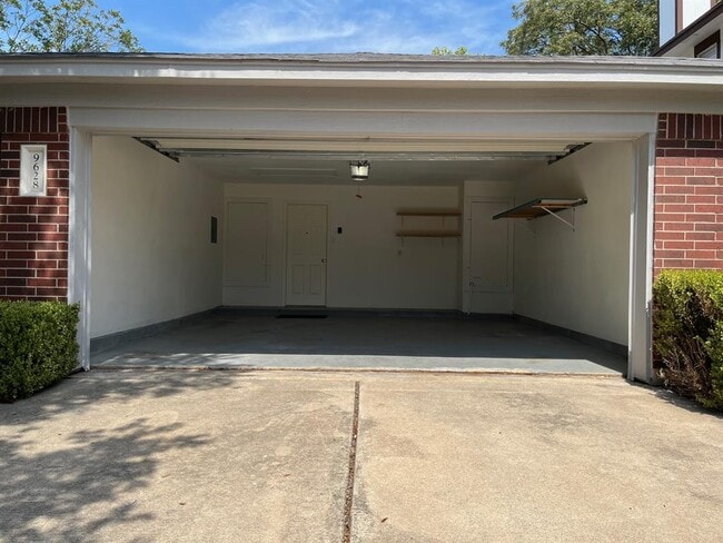 Building Photo - 9628 Dalewood Dr