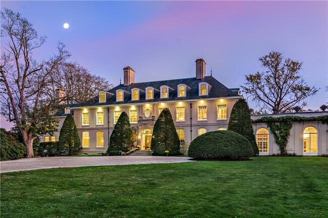 Building Photo - 115 Narragansett Ave