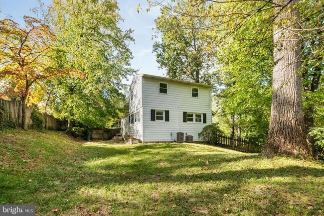 Building Photo - 6381 Lakewood Dr
