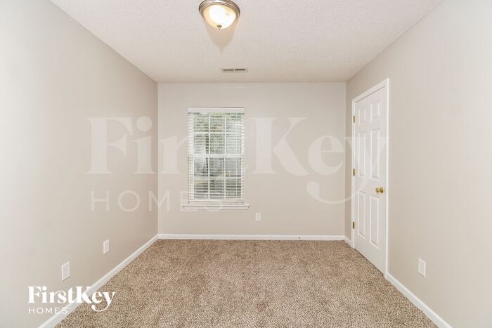 Building Photo - 6161 Glen Way Dr