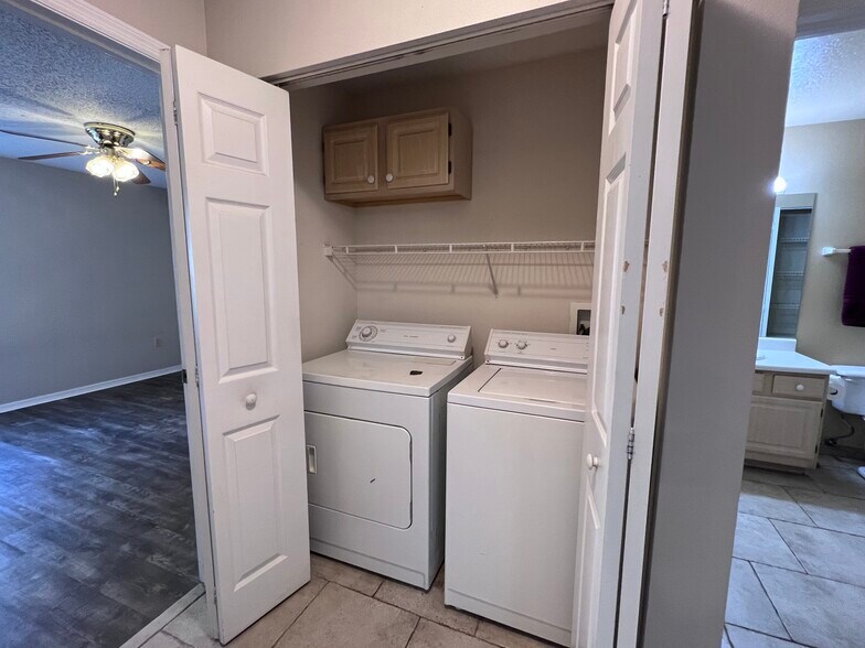 Washer Dryer - 1929 Summer Club Dr