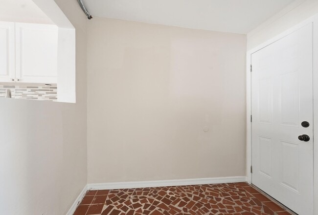 Building Photo - 1400 Binney Dr