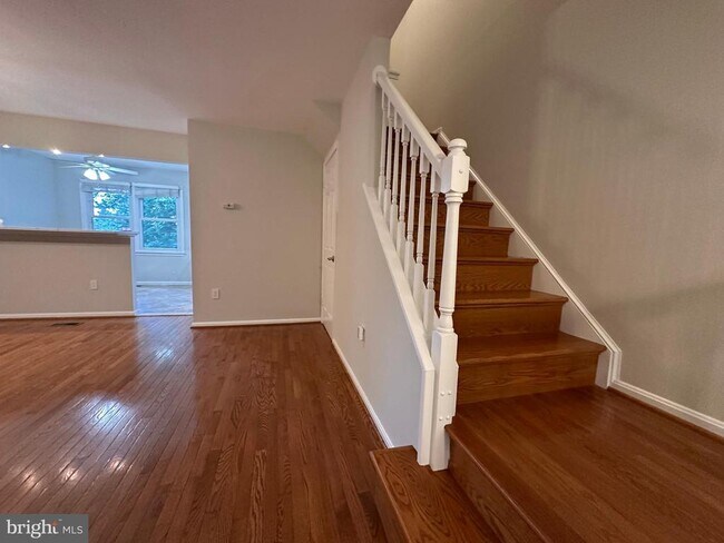 Building Photo - 13 Carriage House Cir