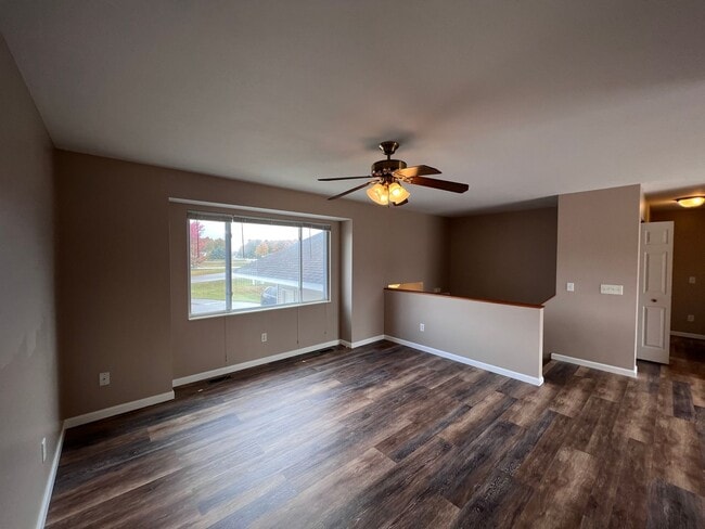 Building Photo - Spacious Split-Level Retreat Just Minutes ...