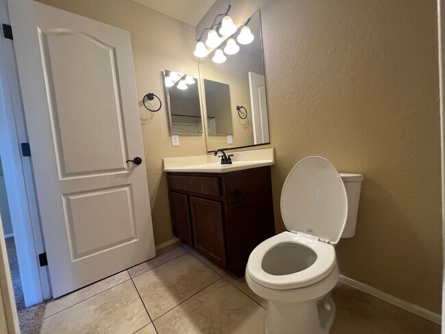 Building Photo - 3871 E Edna Dr