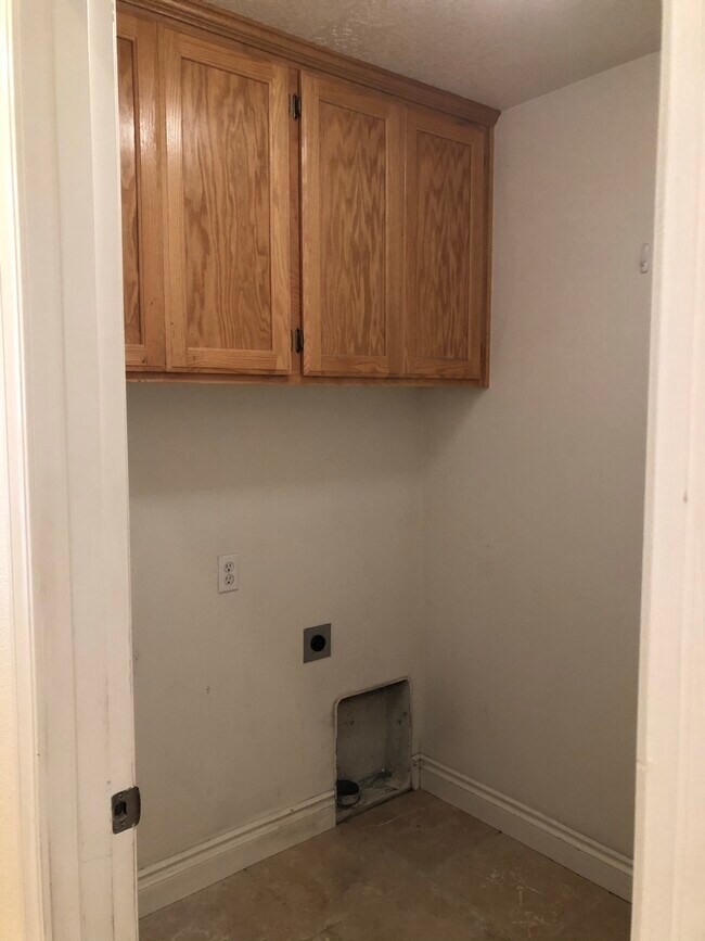 Building Photo - 813 Solano Cir