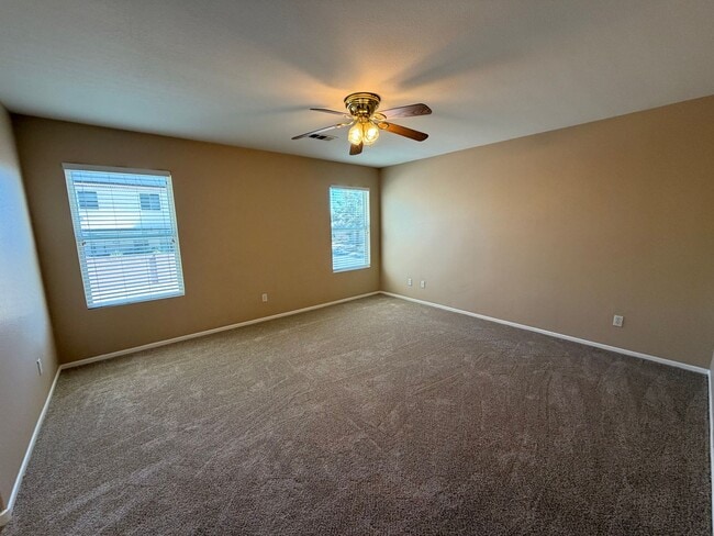 Building Photo - 3 Bedroom House with Pool