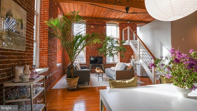 Building Photo - 2551 Trenton Ave