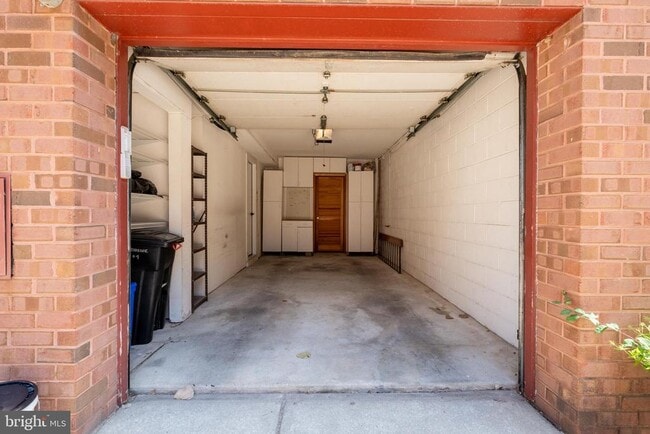 Building Photo - 129 Catharine St