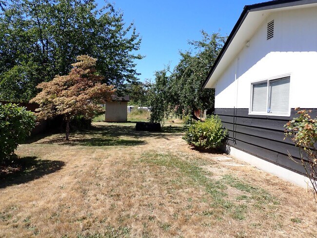 Building Photo - Charming 3 Bedroom Downtown Puyallup Home