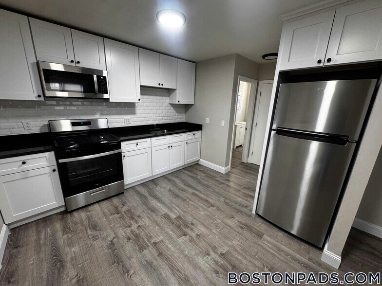 Building Photo - 24 Waugh St