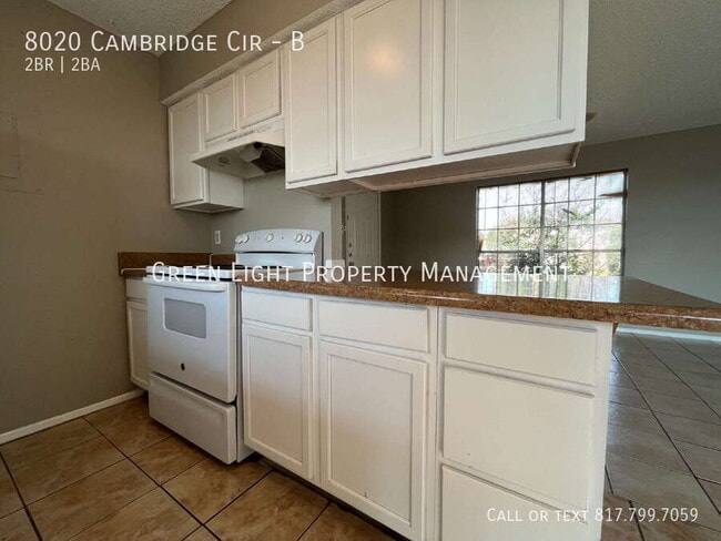 Building Photo - 8020 Cambridge Cir