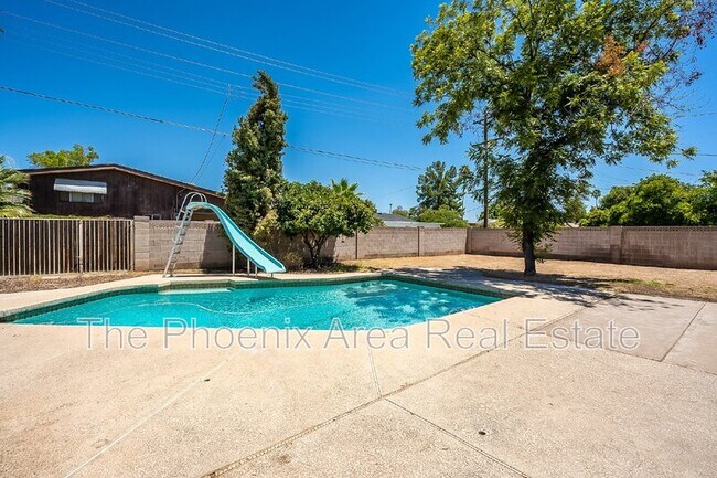 Building Photo - 522 E Balboa Dr
