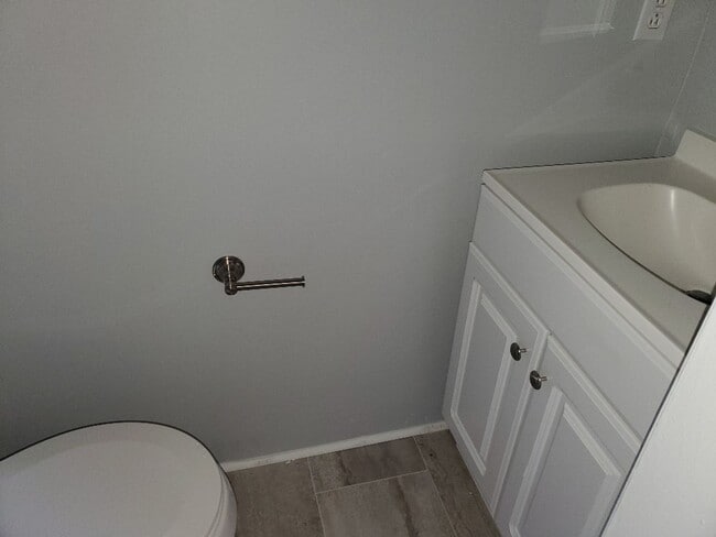 Building Photo - 819 Ridge Rd