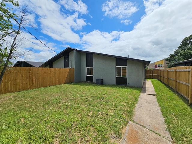 Building Photo - 1725 R Avenue