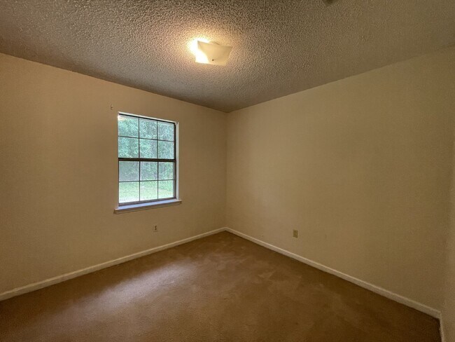 Building Photo - House for Rent