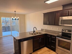 Building Photo - 3 Bedroom South Anchorage Townhouse! Utilities Included!