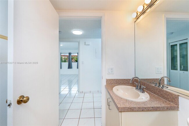 Building Photo - 5300 W 21st Ct