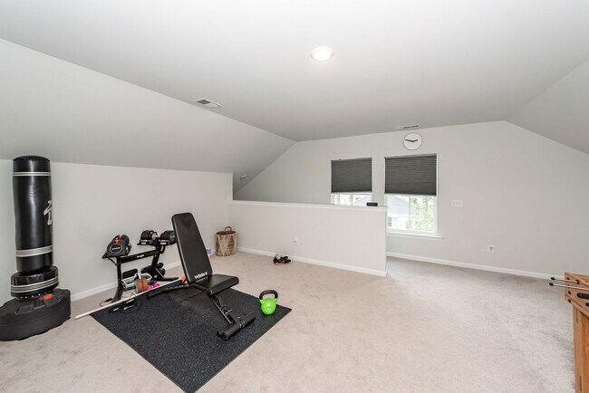 Building Photo - 6 Bedroom 4.5 Bath in Limehouse Village - Summerville