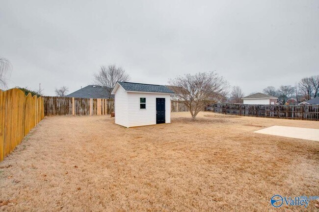 Building Photo - 104 Kings Cross Dr