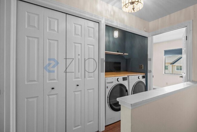 Building Photo - Unit
