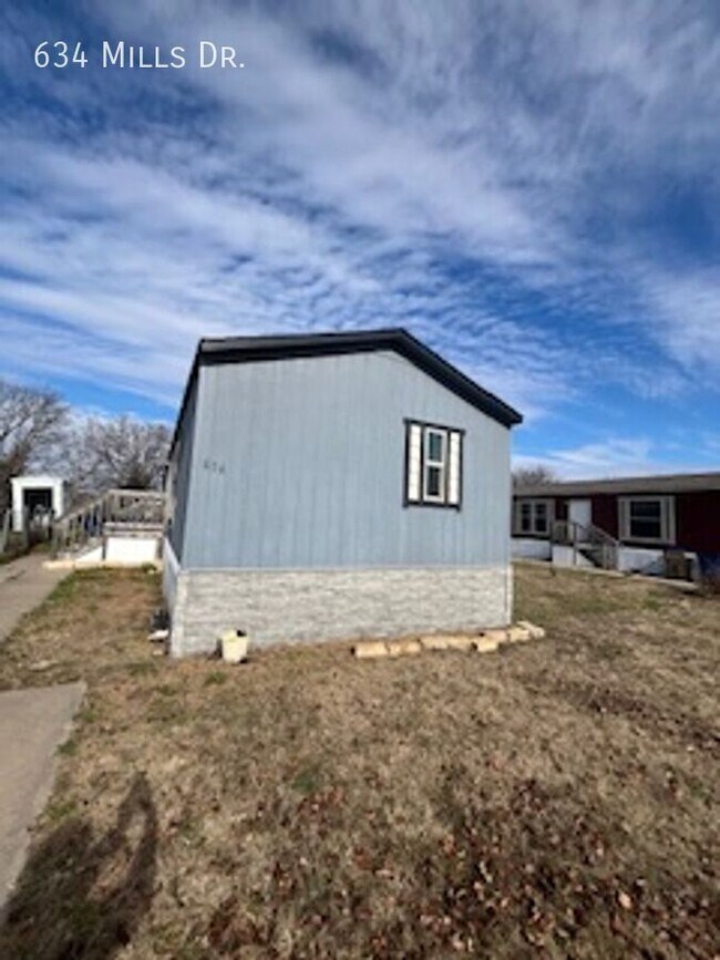 Building Photo - 634 N Mills Dr