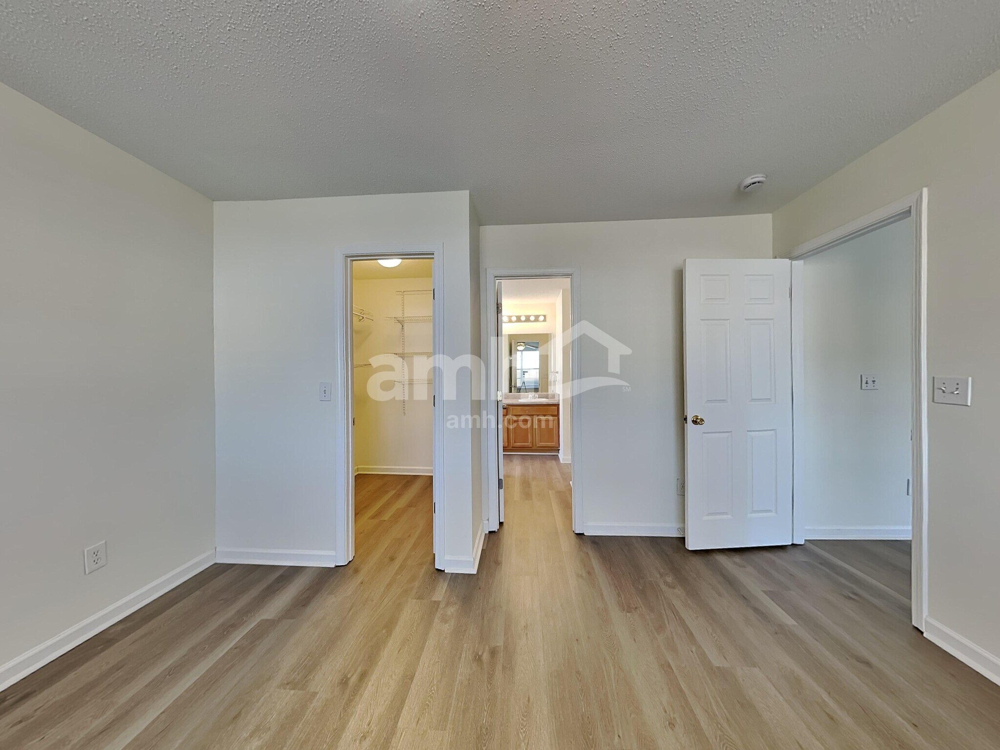 Building Photo - 611 Westbury Way